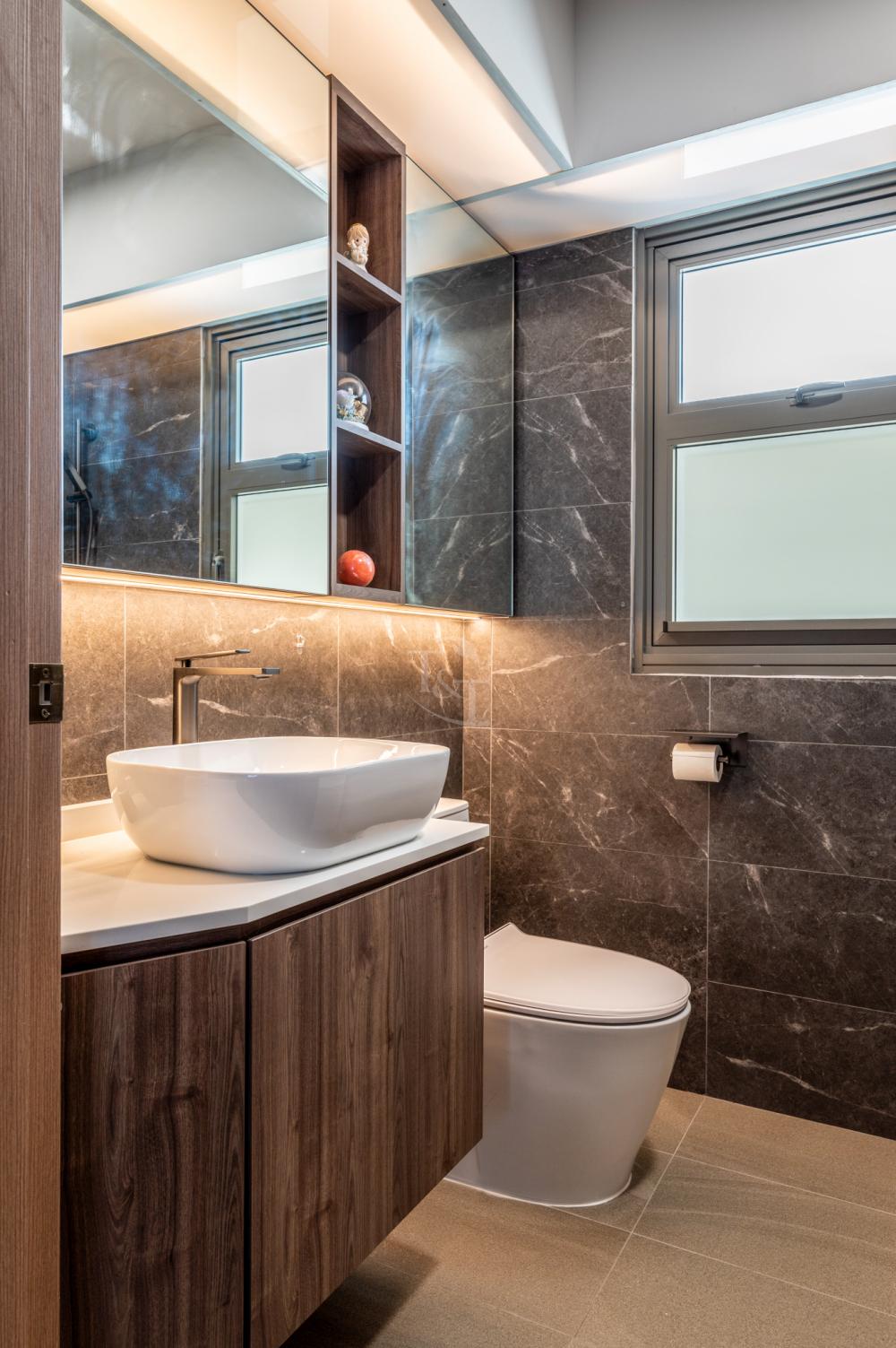 Modern Bathroom with Countertop and Homogeneous Tiles