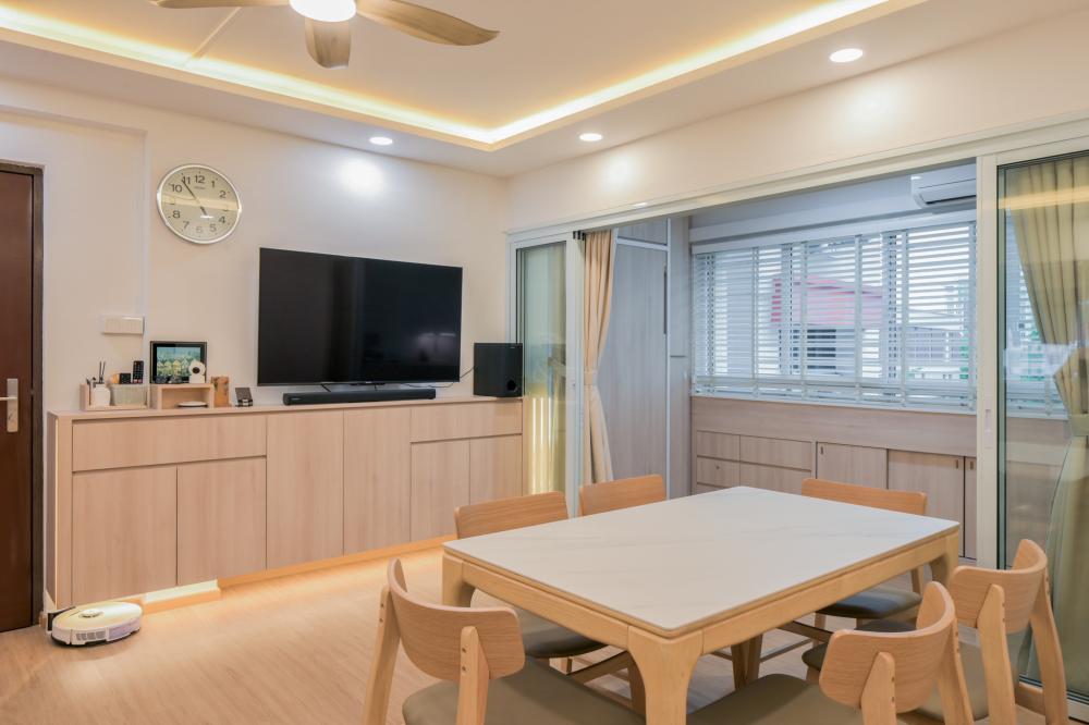 Modern Dining Room with Cove Lighting and Dining Table