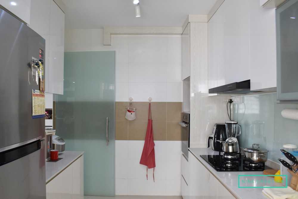 Modern Kitchen with Countertop and Kitchen Backsplash