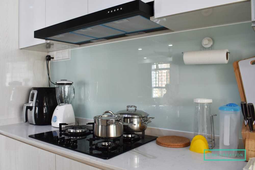 Modern Kitchen with Countertop and Kitchen Backsplash