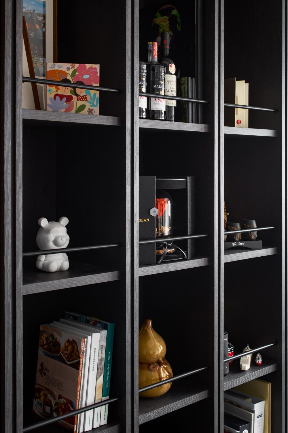 Minimalist Home Office with Bookshelf and Bookcases
