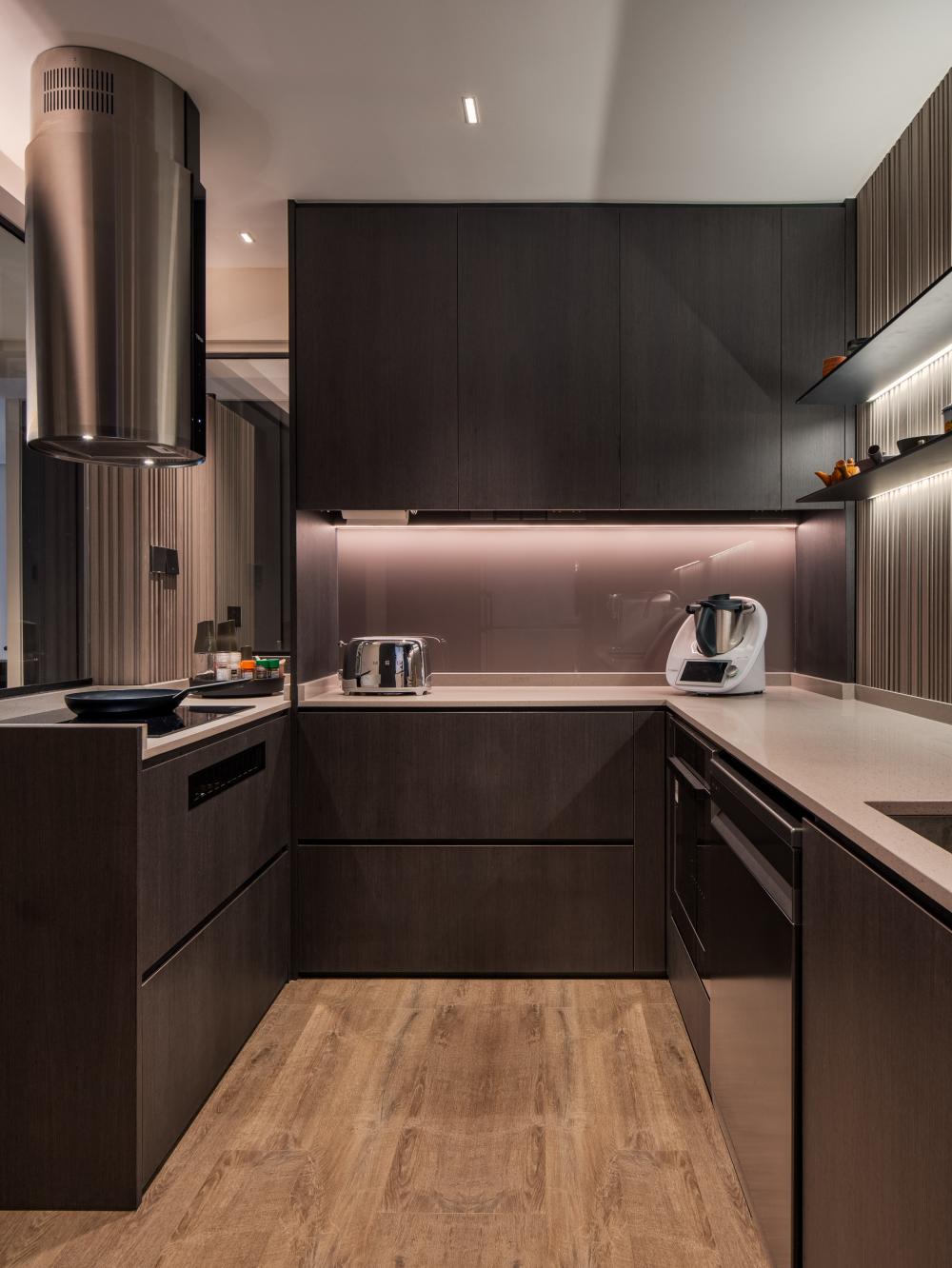 Minimalist Kitchen with Countertop and Open Kitchen