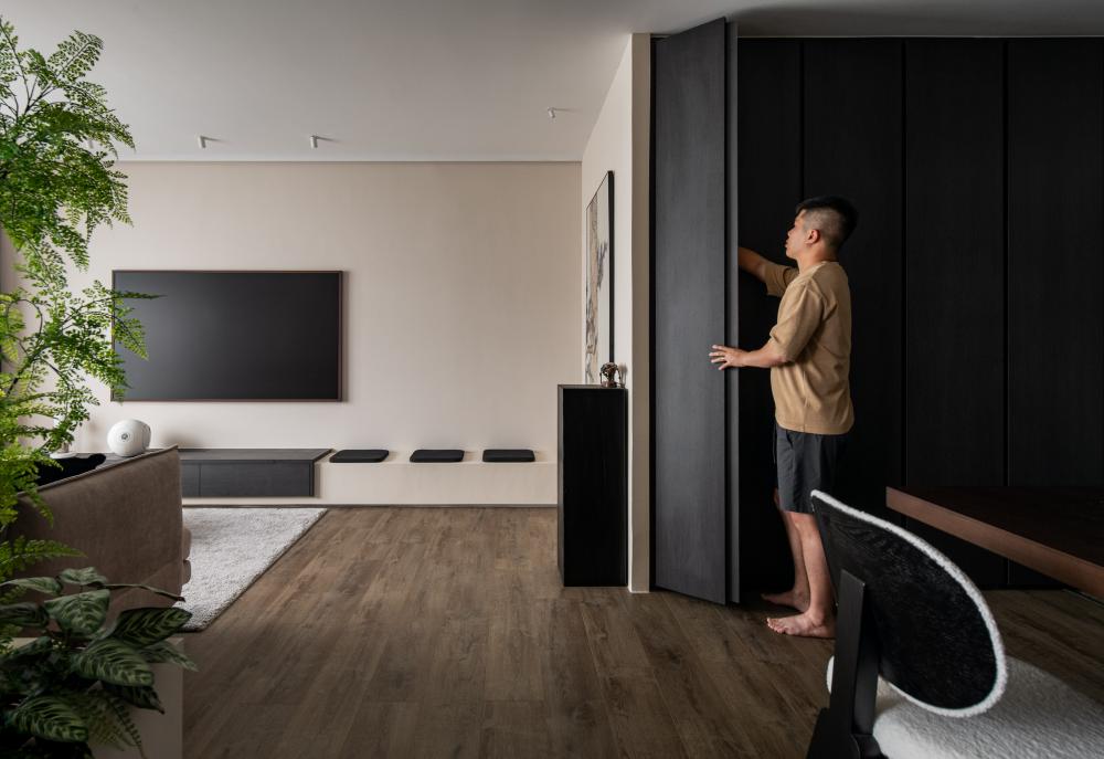 Minimalist Foyer with Feature Wall and Artwork