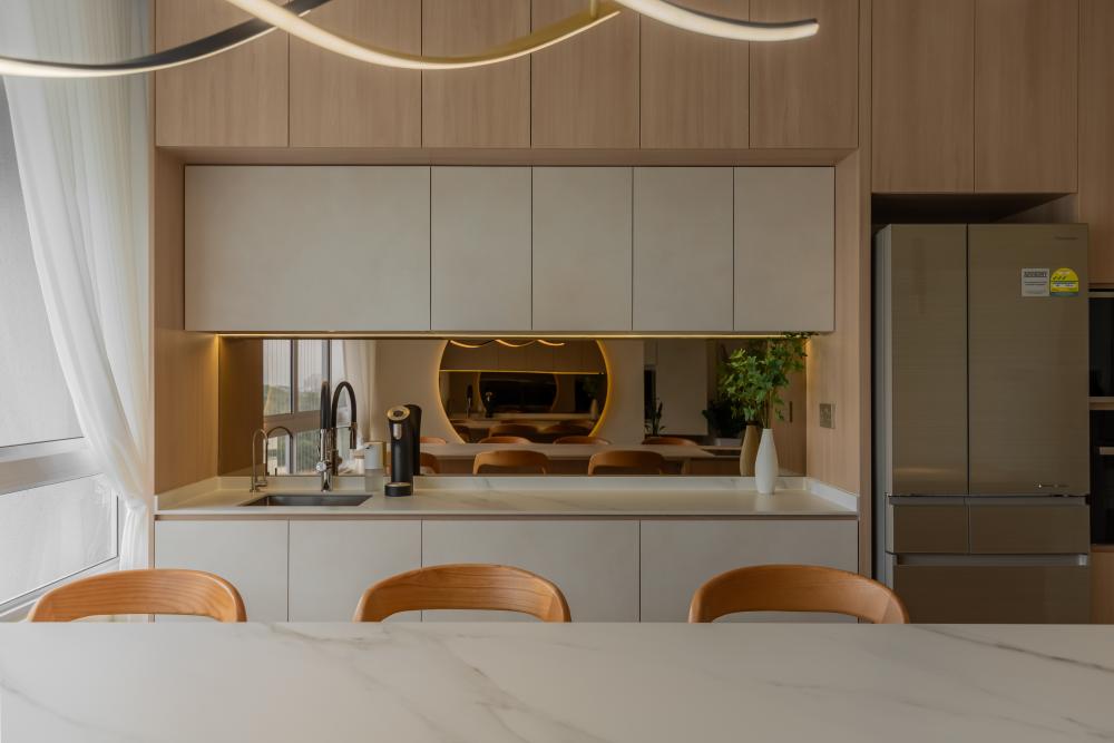 Contemporary Living Room with Countertop and Mirror