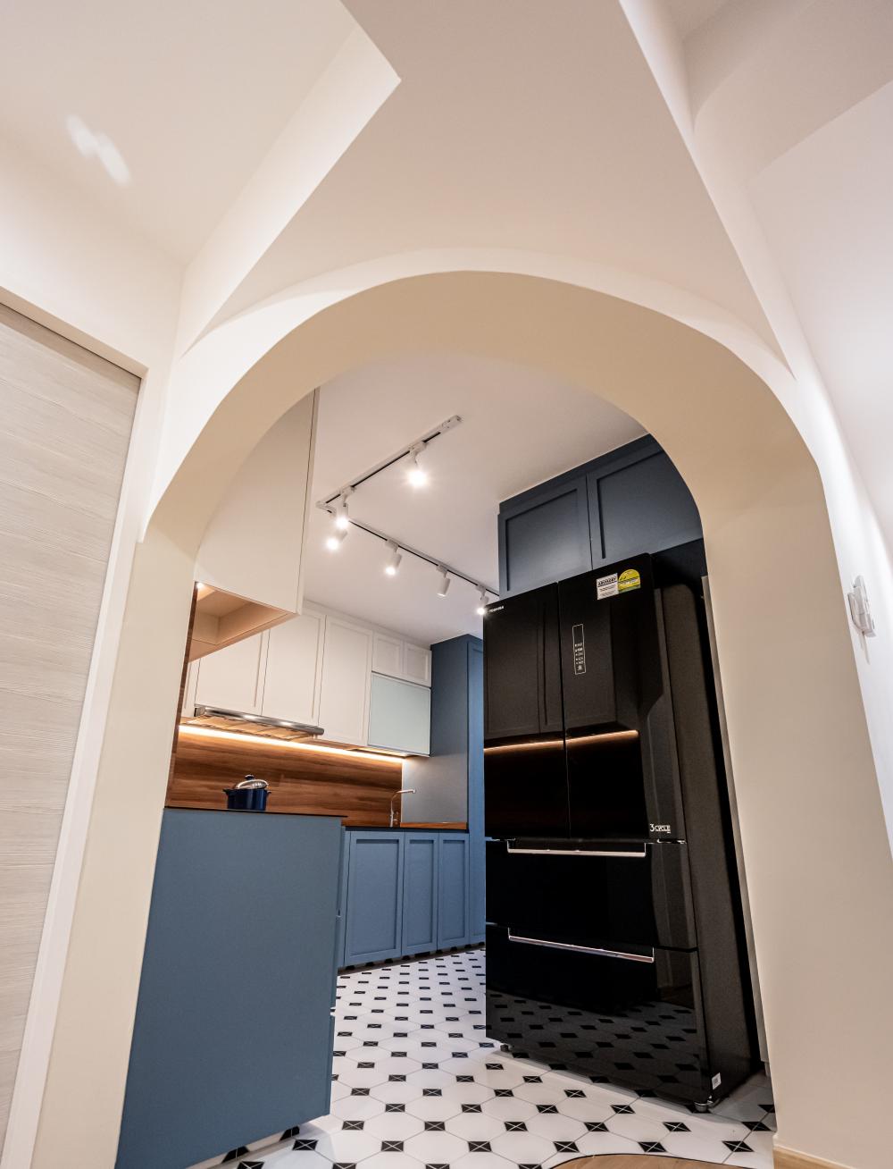 Contemporary Kitchen with Countertop and Homogeneous Tiles
