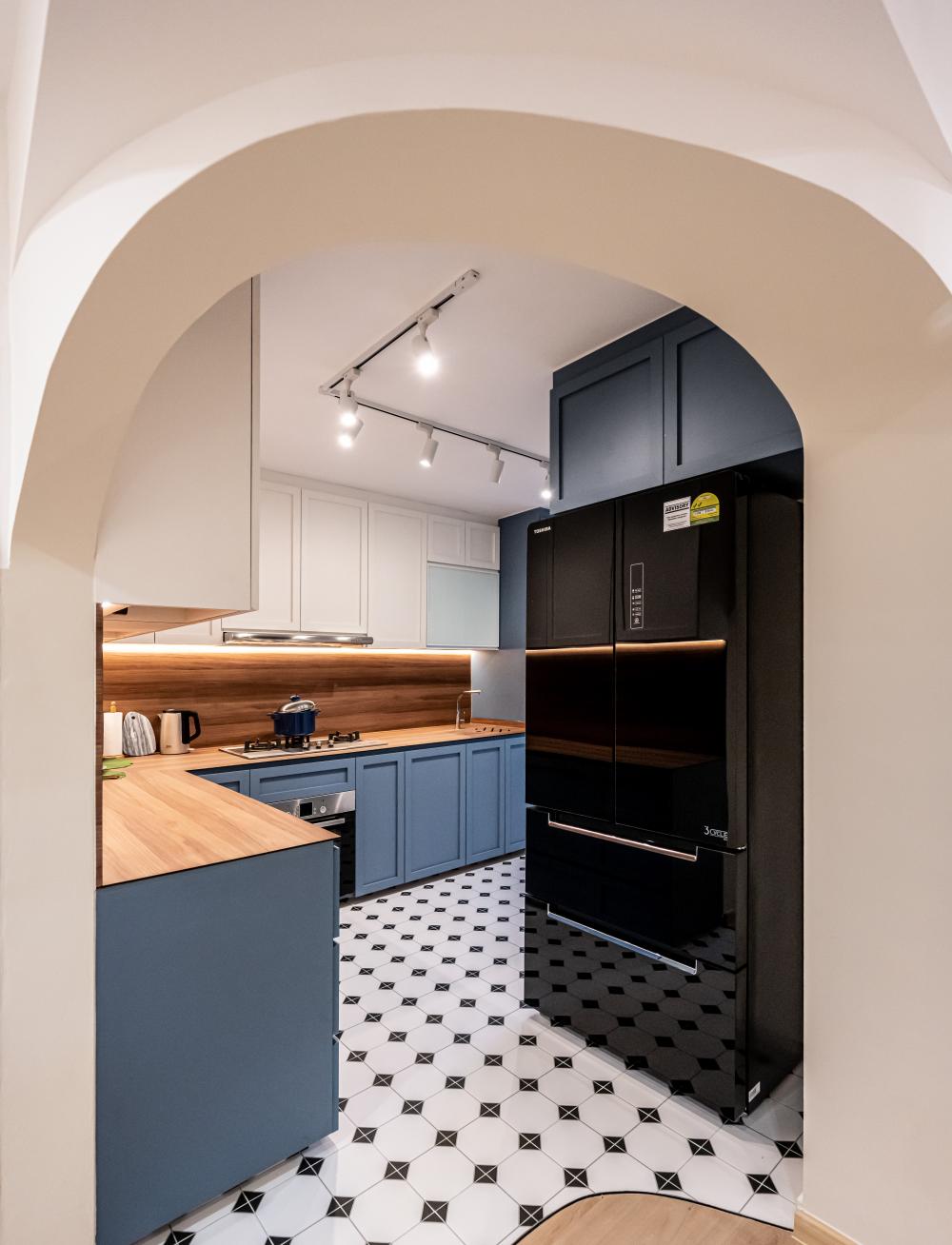 Contemporary Kitchen with Countertop and Kitchen Island