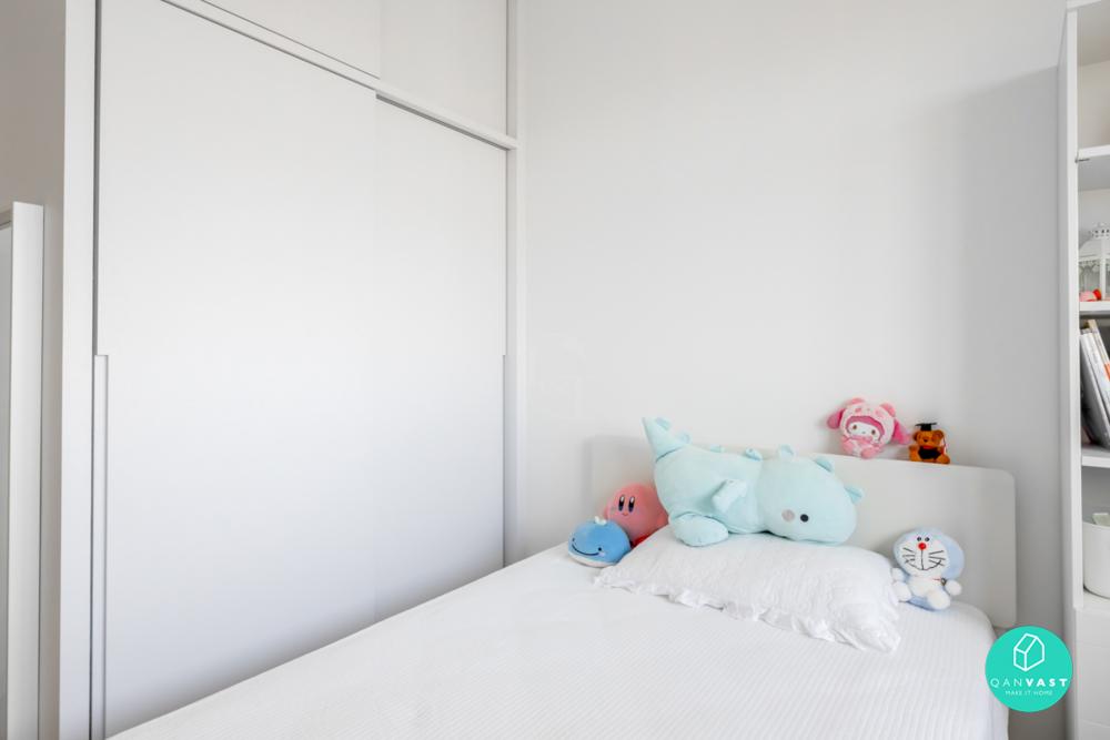 Minimalist Bedroom with Bookshelf and Vinyl Flooring