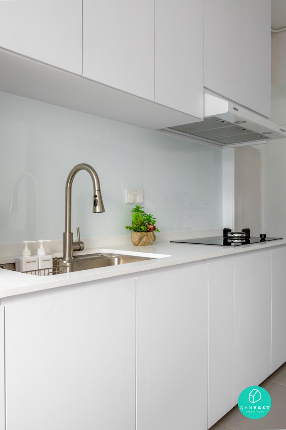 Minimalist Kitchen with Countertop and Homogeneous Tiles