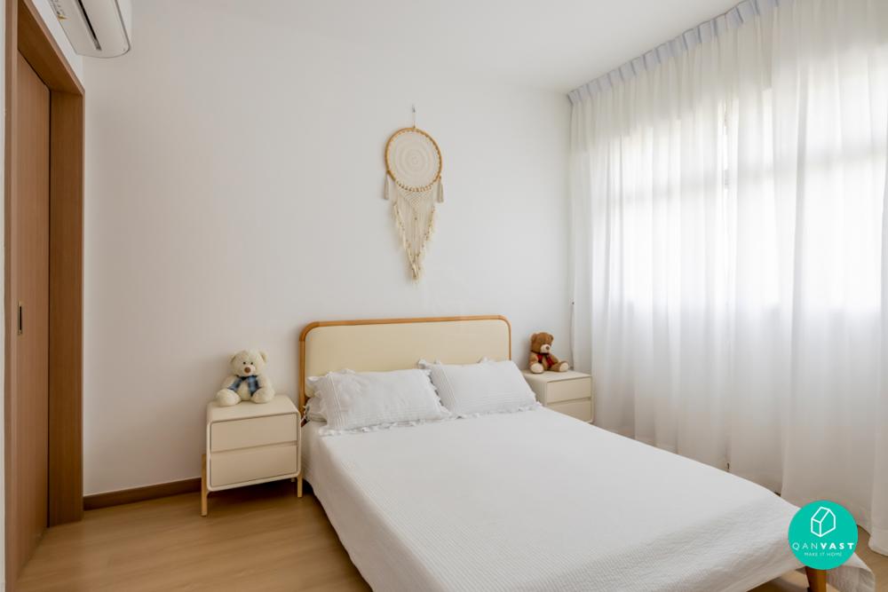 Minimalist Bedroom with Vinyl Flooring and Drop Light