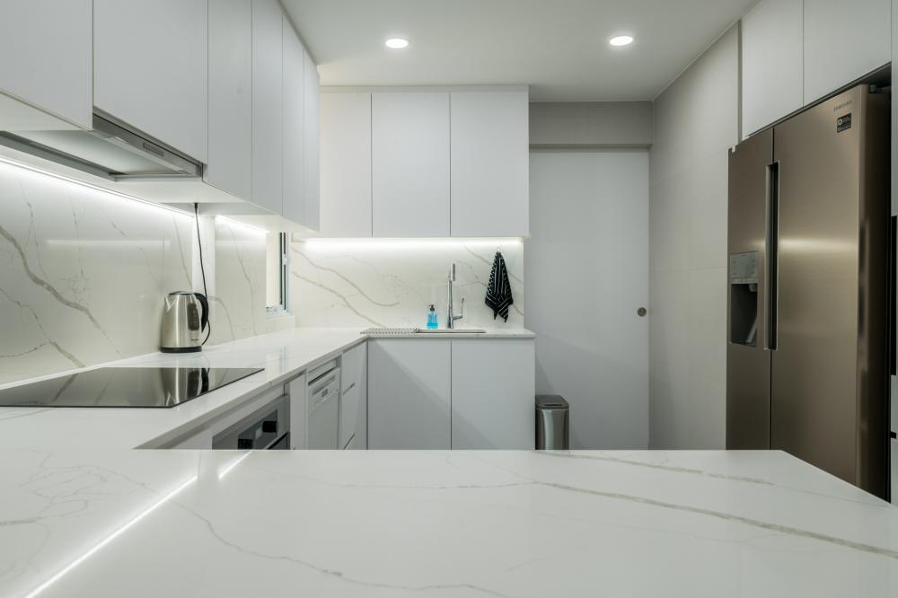 Modern Kitchen with Countertop and Homogeneous Tiles