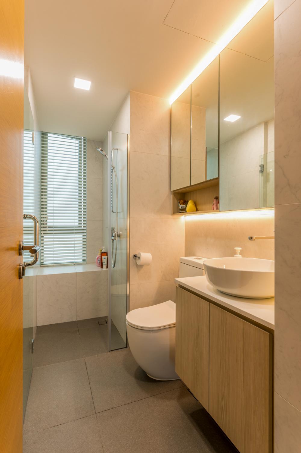 Modern Bathroom with Countertop and Homogeneous Tiles