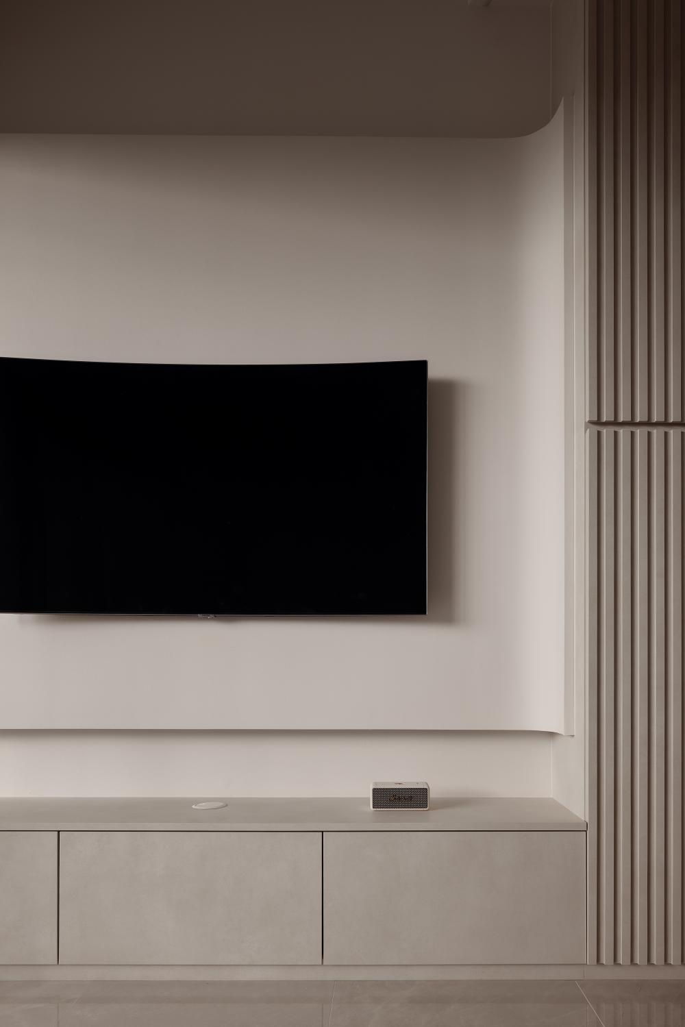 Minimalist Living Room with Homogeneous Tiles and TV Console