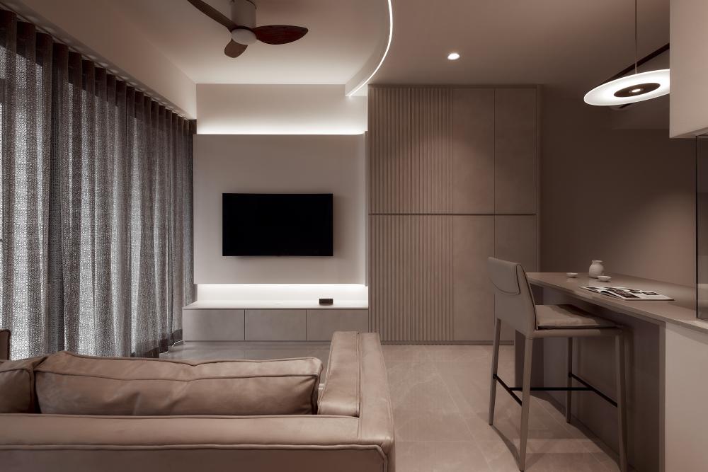 Minimalist Living Room with Countertop and Homogeneous Tiles