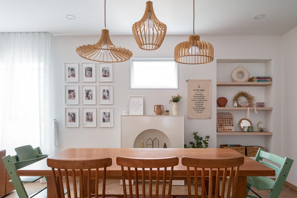 Scandinavian Dining Room with Drop Ceiling and Dining Table