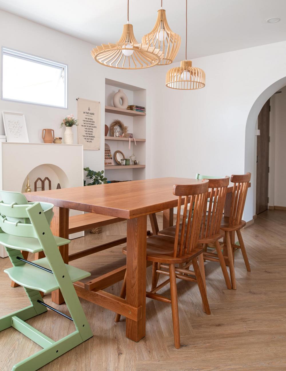 Scandinavian Dining Room with Drop Ceiling and Dining Table