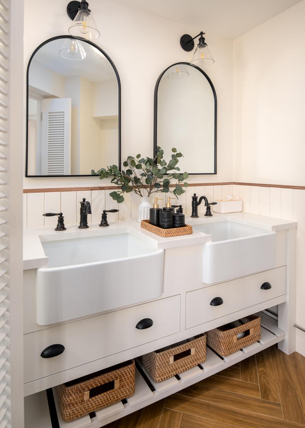 Transitional Bathroom with Homogeneous Tiles and Mirror