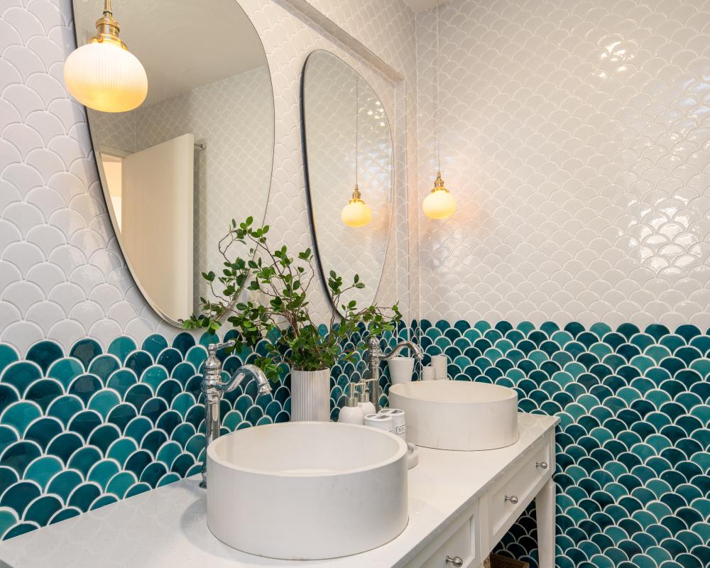 Transitional Bathroom with Mirror and Vanity Counter