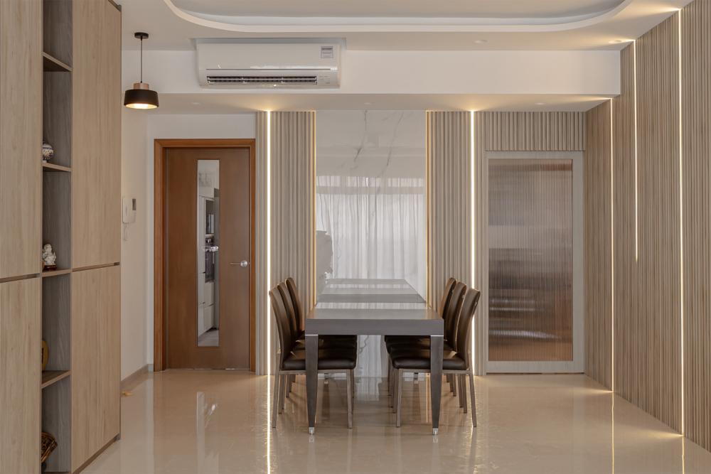 Contemporary Dining Room with Dining Table and Dining Chairs