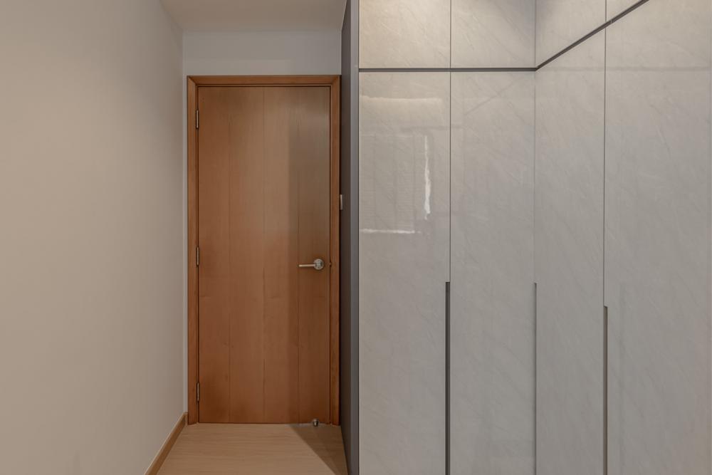 Contemporary Bedroom with Vinyl Flooring and Wardrobe