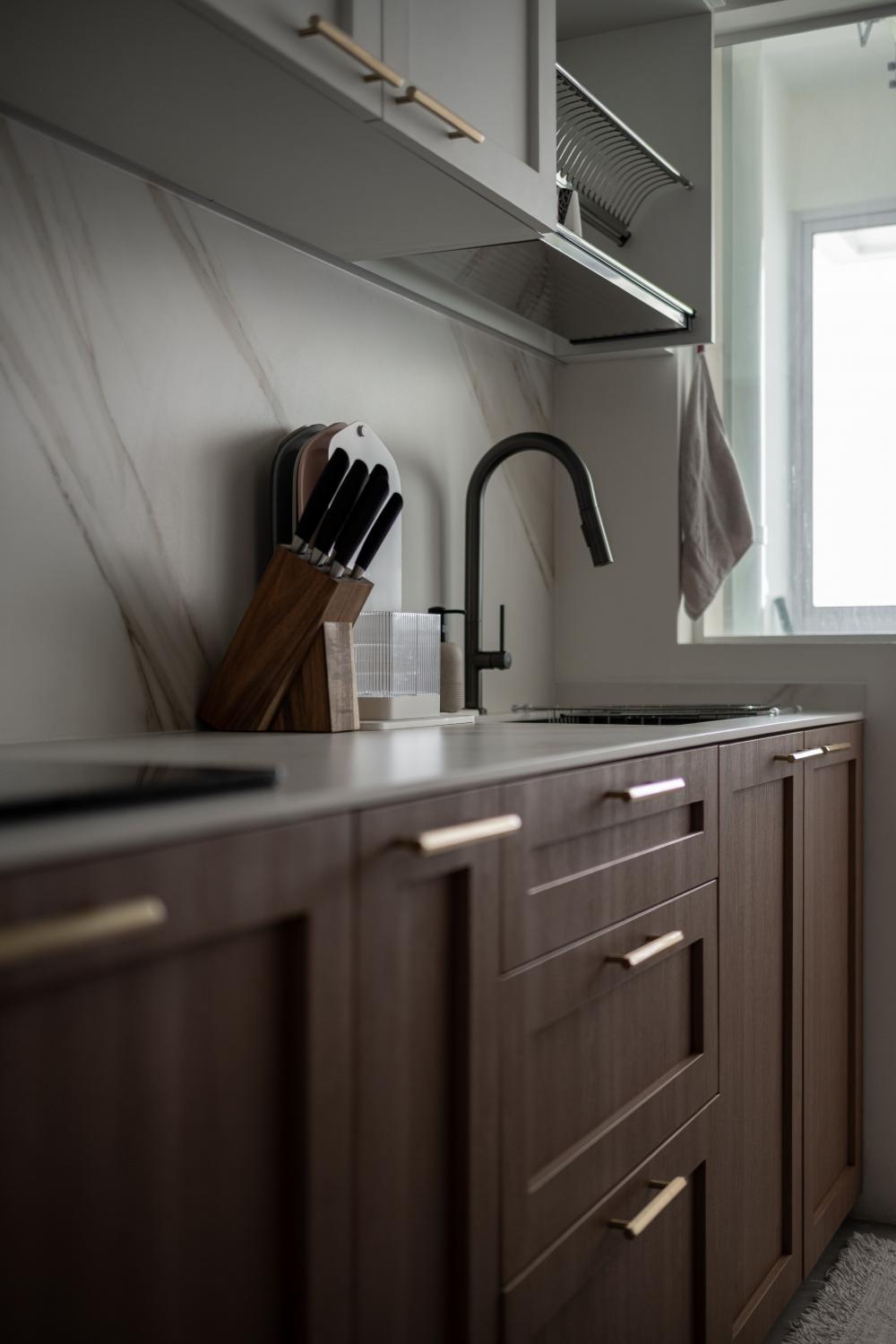 Scandinavian Kitchen with Countertop and Kitchen Backsplash