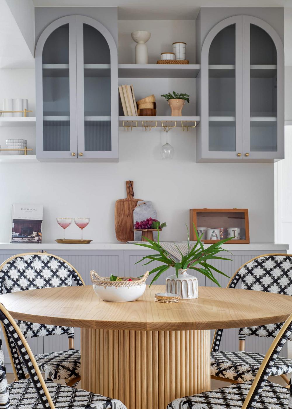 Minimalist Dining Room with Dining Table and Dining Chairs