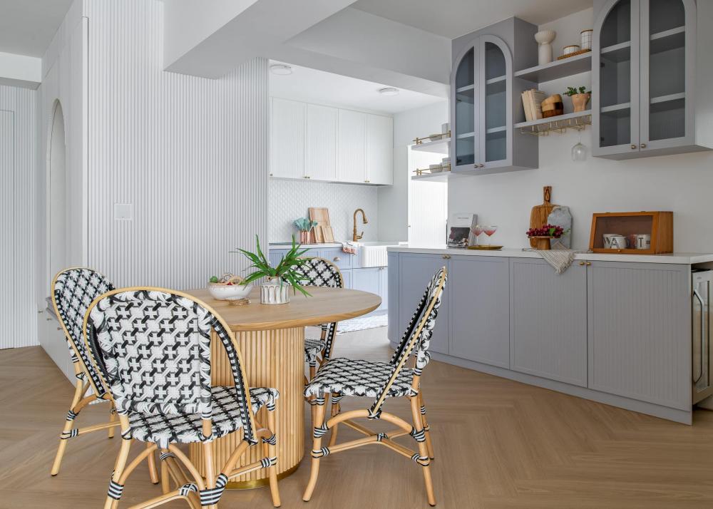Minimalist Dining Room with Feature Wall and Dining Table