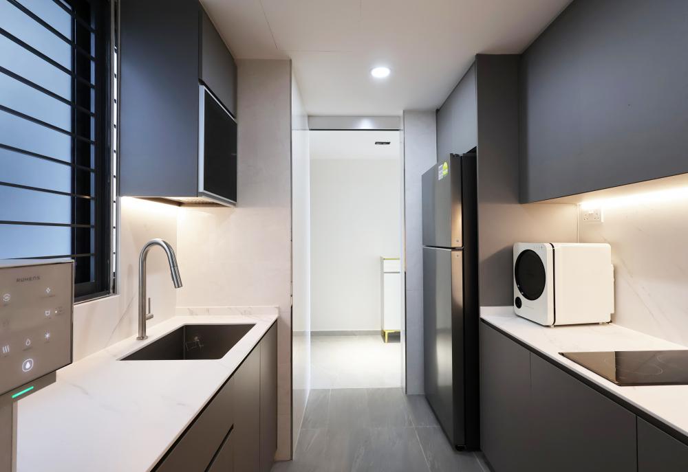 Modern Kitchen with Kitchen Window and Kitchen Tap