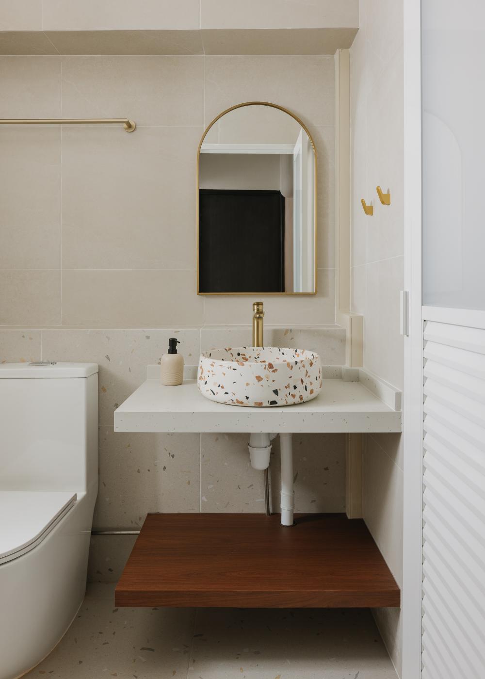 Scandinavian Bathroom with Mirror and Mosaic