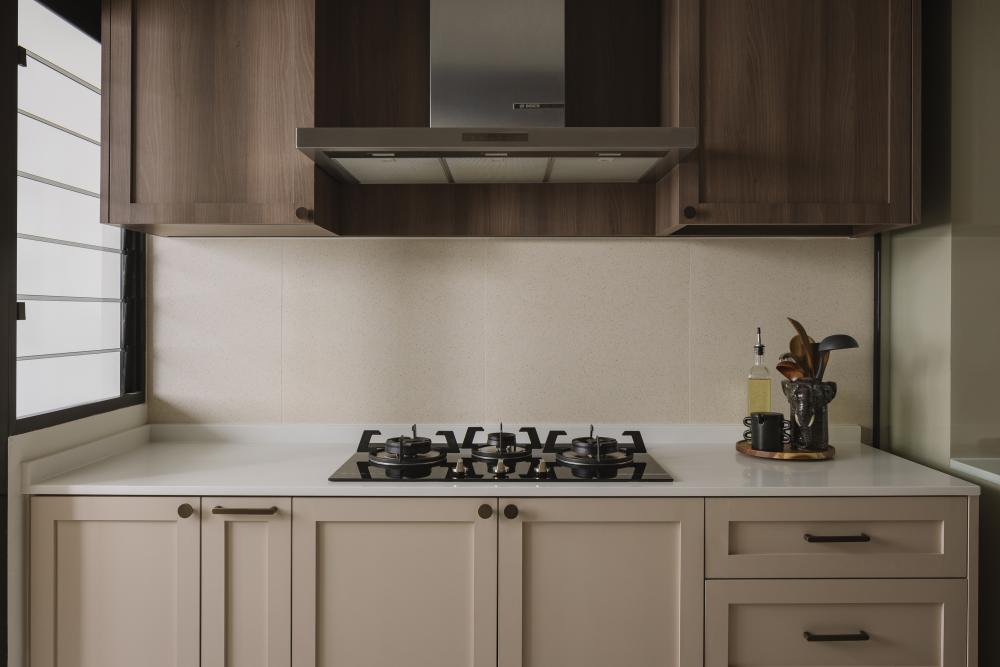 Modern Kitchen with Kitchen Window and Breakfast Counter