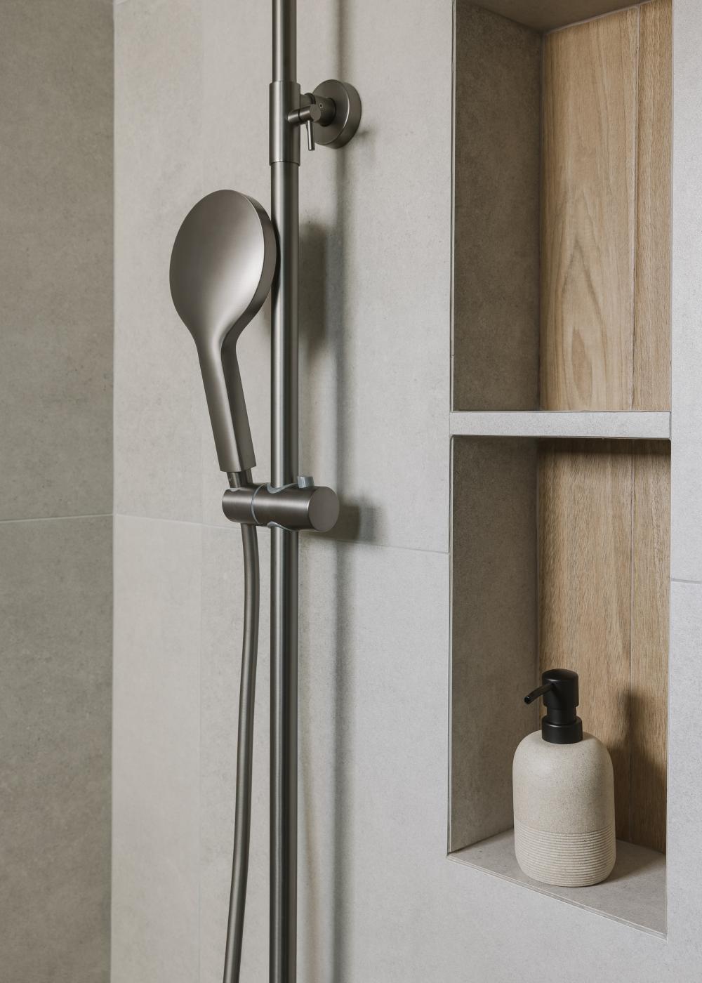 Modern Bathroom with Homogeneous Tiles and Wall Shelves