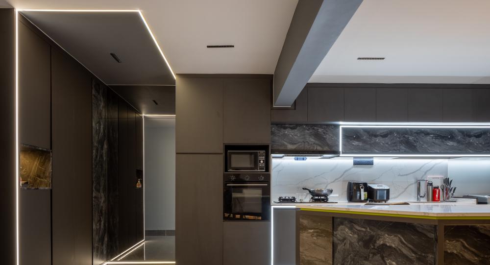 Modern Kitchen with Countertop and Kitchen Island