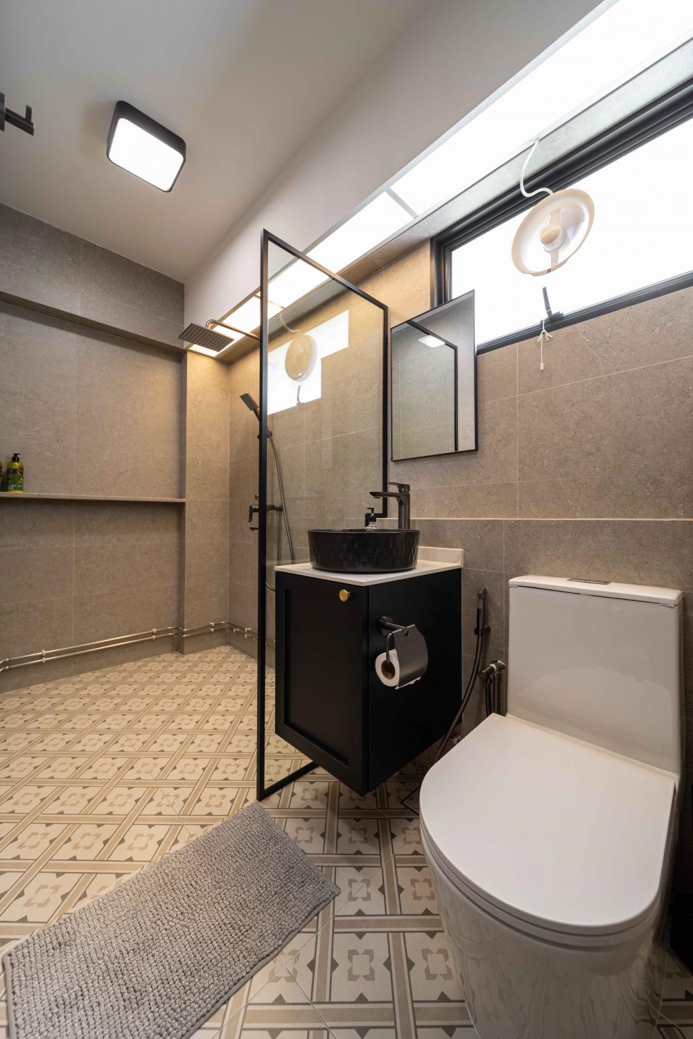 Vintage Bathroom with Homogeneous Tiles and Shower Screen