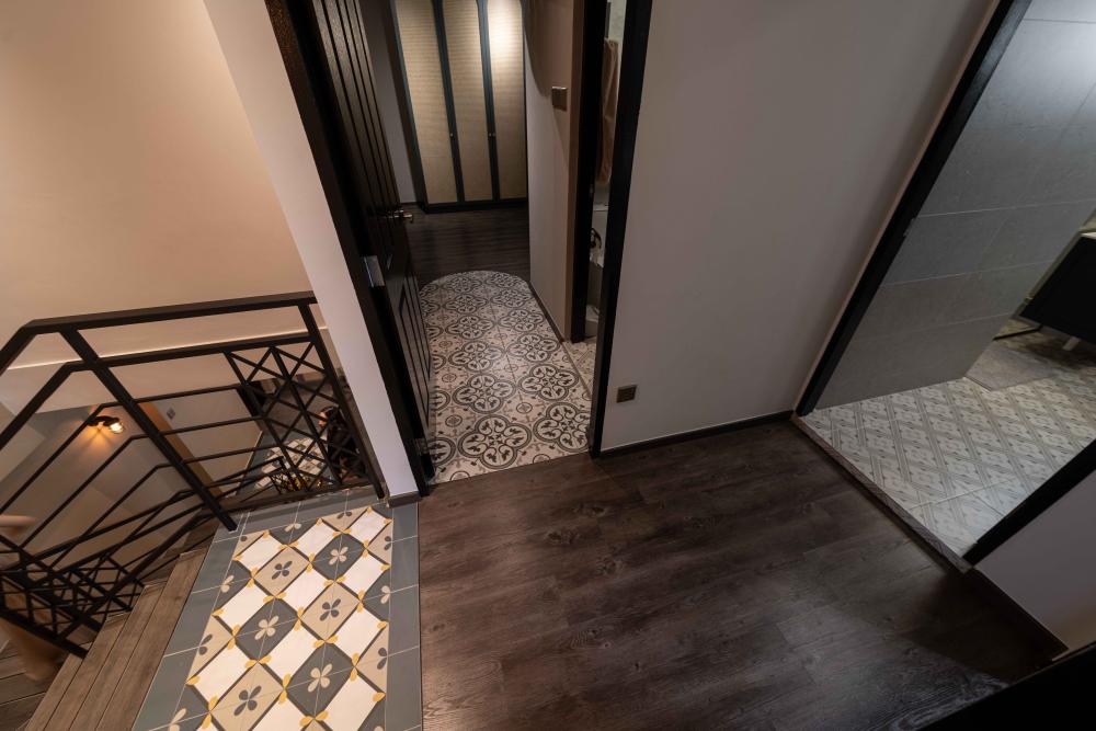 Vintage Hallway with Homogeneous Tiles and Flooring