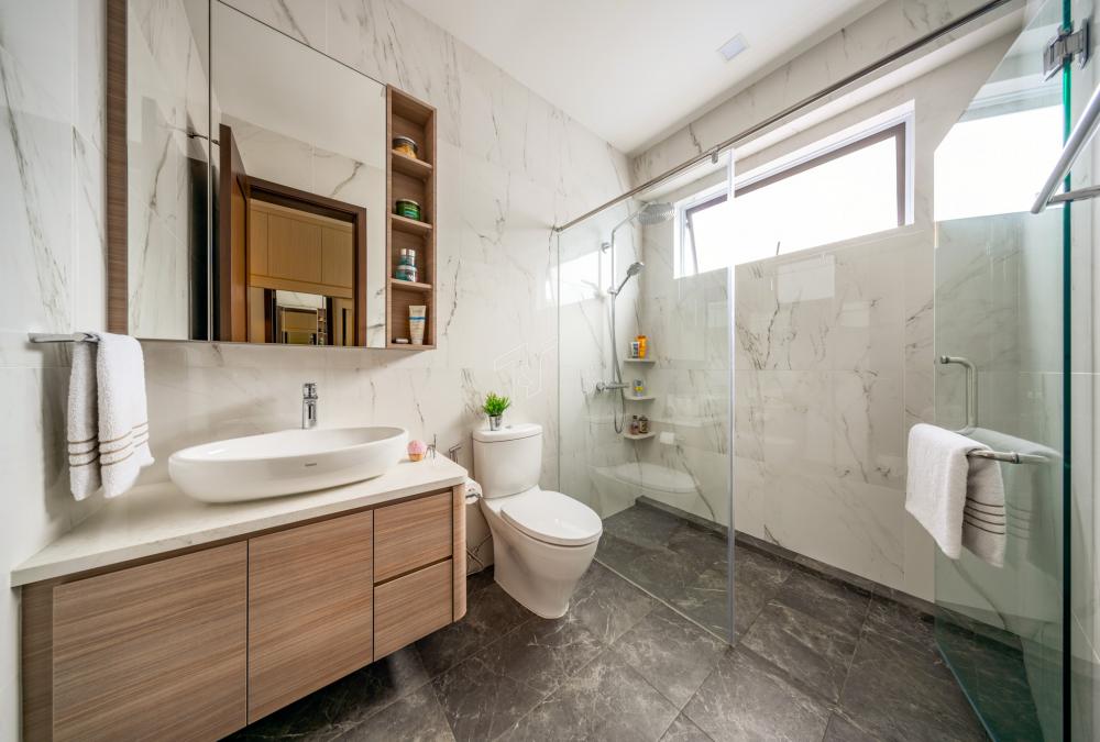 Contemporary Bathroom with Countertop and Homogeneous Tiles
