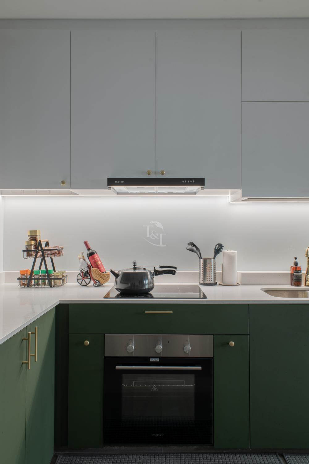 Modern Kitchen with Countertop and Homogeneous Tiles