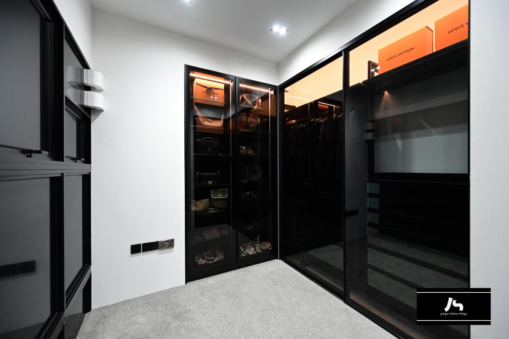 Modern Walk-in Wardrobe with Wardrobe and Sliding Wardrobe