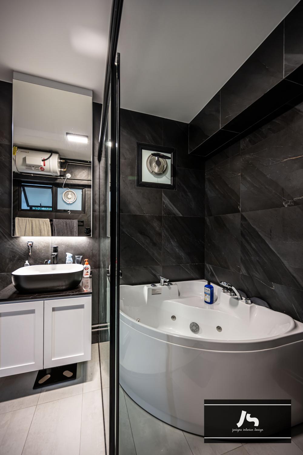 Modern Bathroom with Mirror and Bathtub