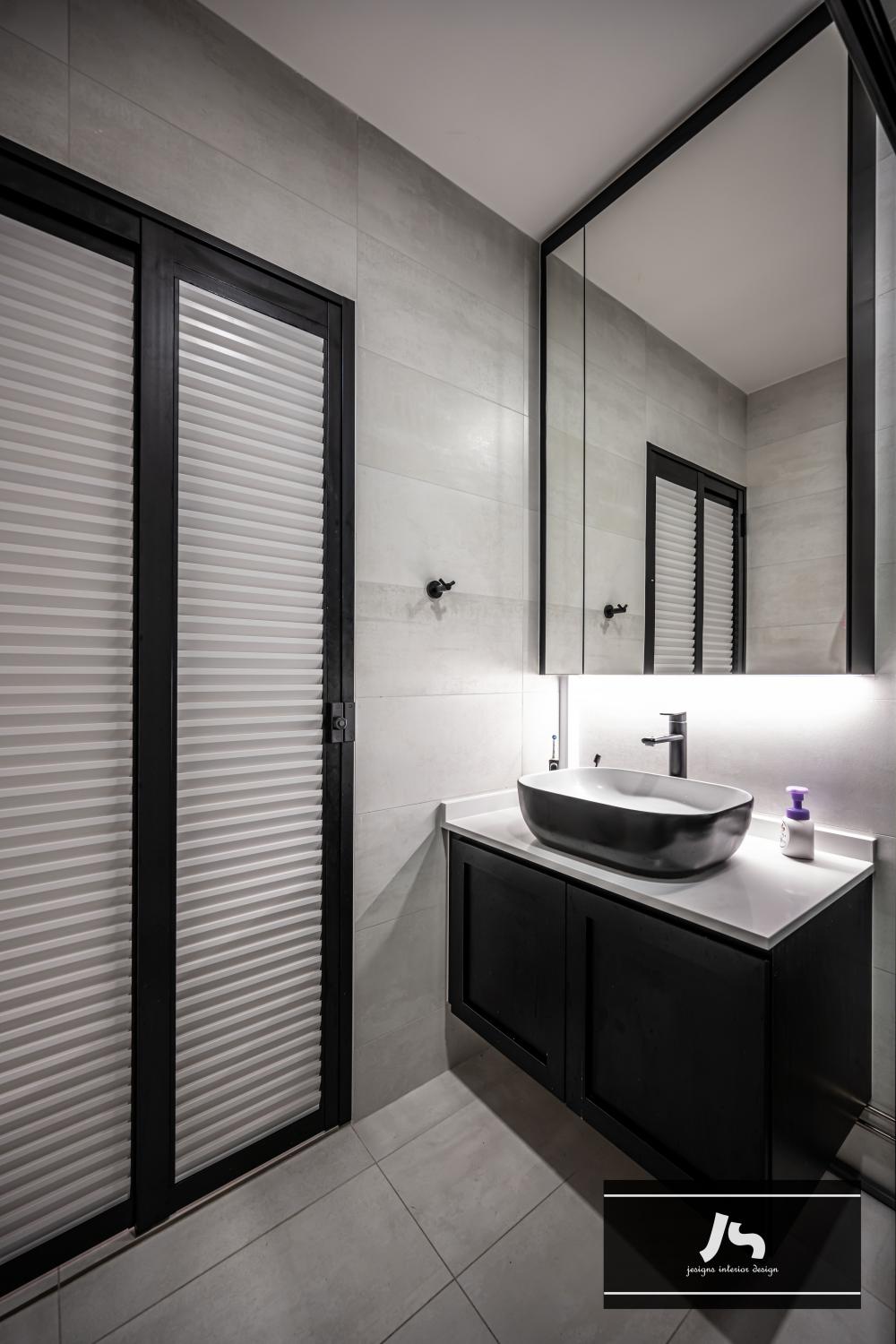 Modern Bathroom with Mirror and Bathroom Storage