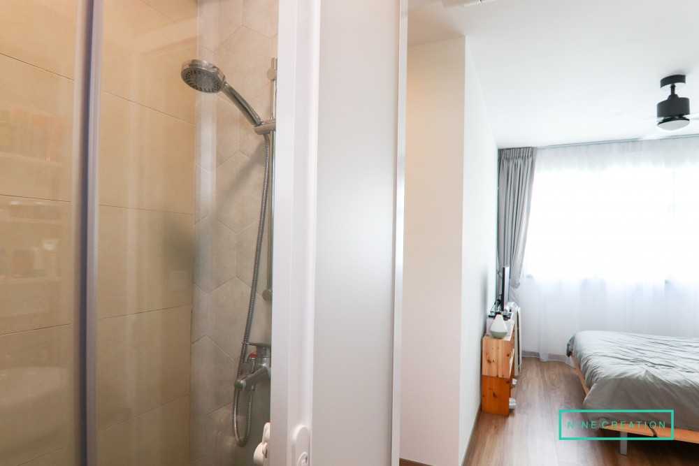 Scandinavian Bathroom with Homogeneous Tiles and Shower Screen