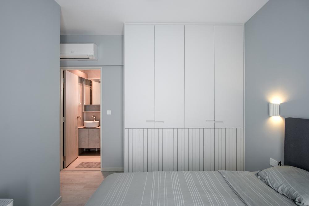 Modern Bedroom with Vinyl Flooring and Wardrobe