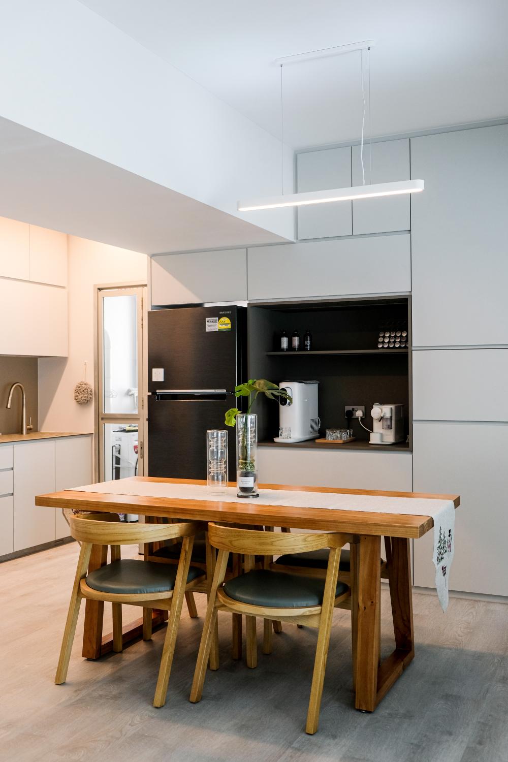 Modern Dining Room with Dining Table and Dining Chairs