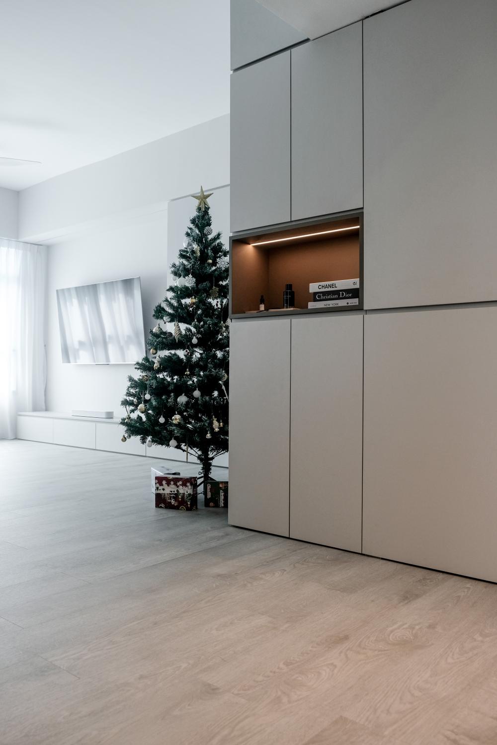 Modern Living Room with Vinyl Flooring and TV