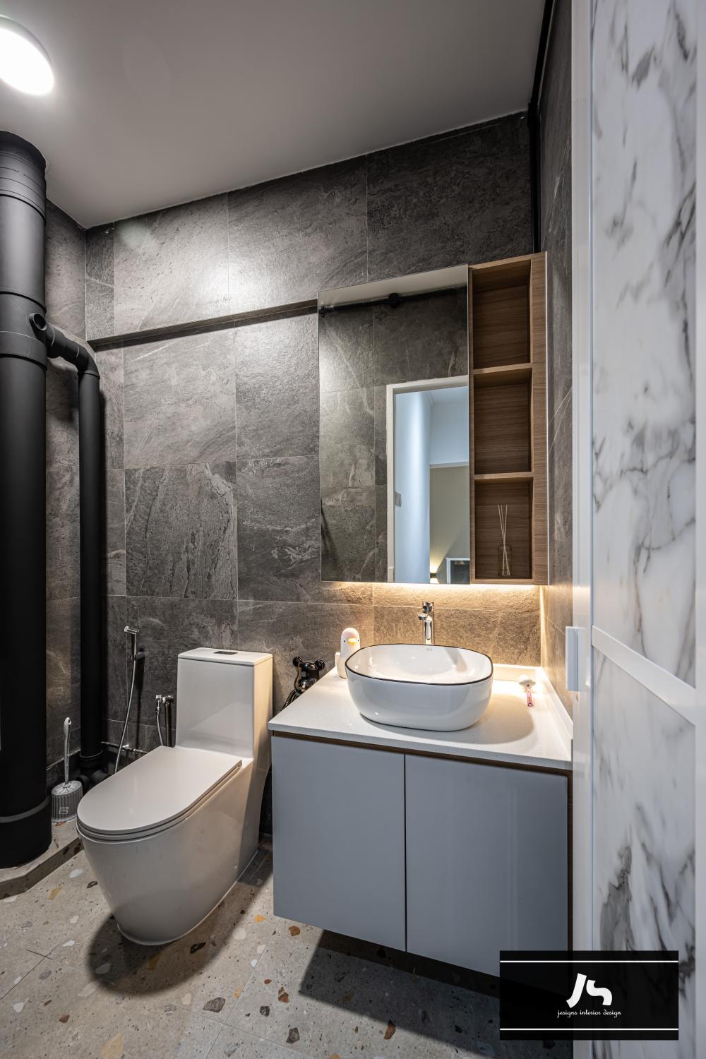 Modern Bathroom with Mirror and Bathroom Storage