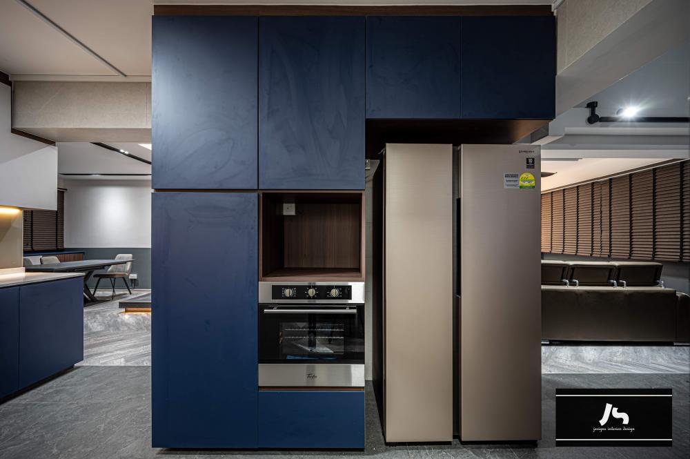 Modern Kitchen with Kitchen Island and Open Kitchen