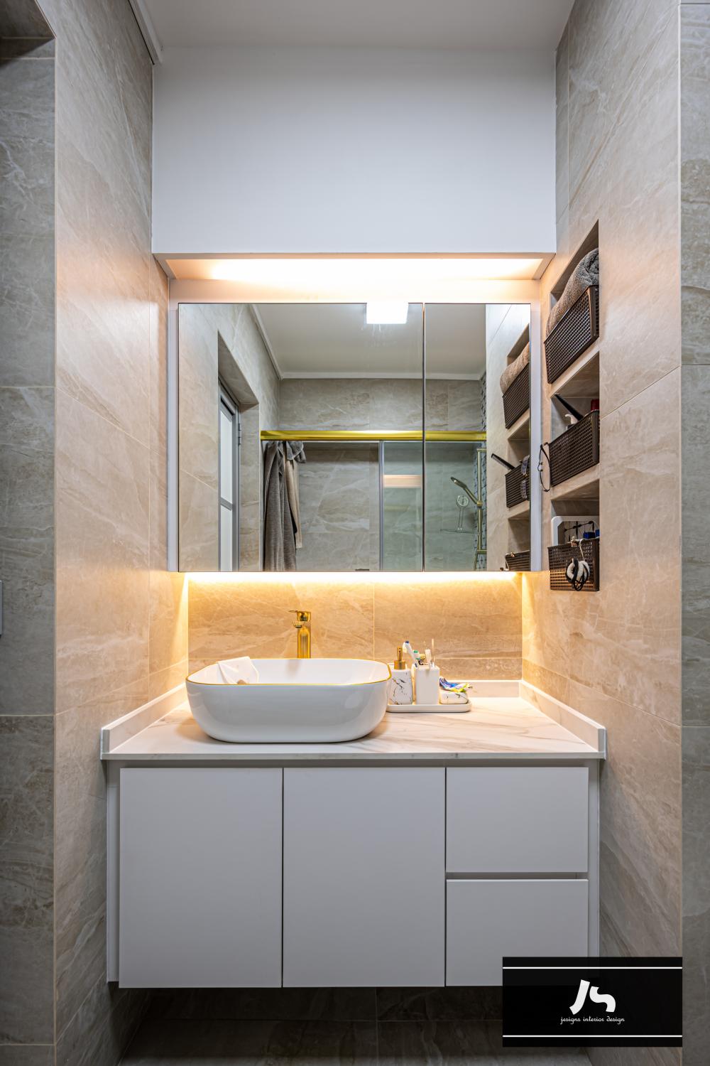 Modern Bathroom with Mirror and Bathroom Storage