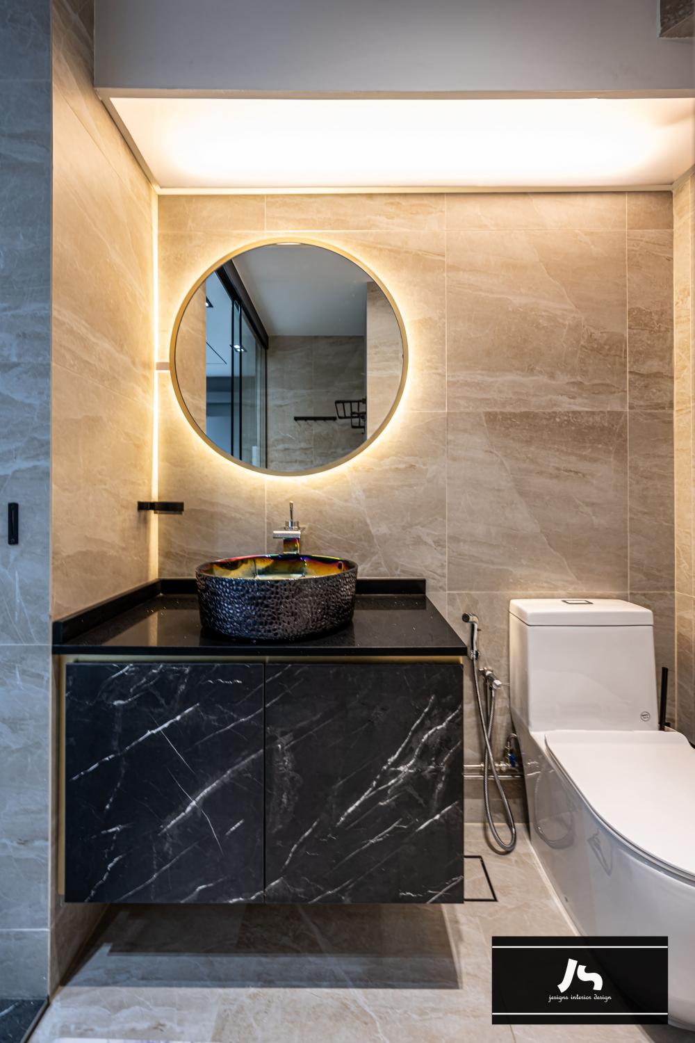 Modern Bathroom with Mirror and Bathroom Storage