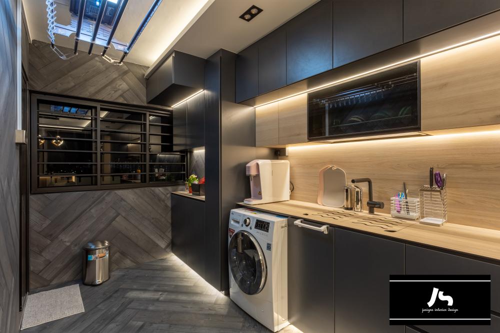 Modern Kitchen with Countertop and Homogeneous Tiles