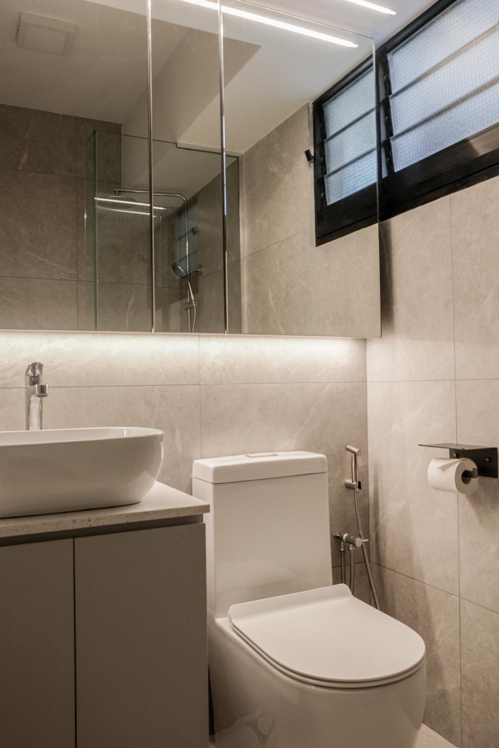 Modern Bathroom with Mirror and Rainshower