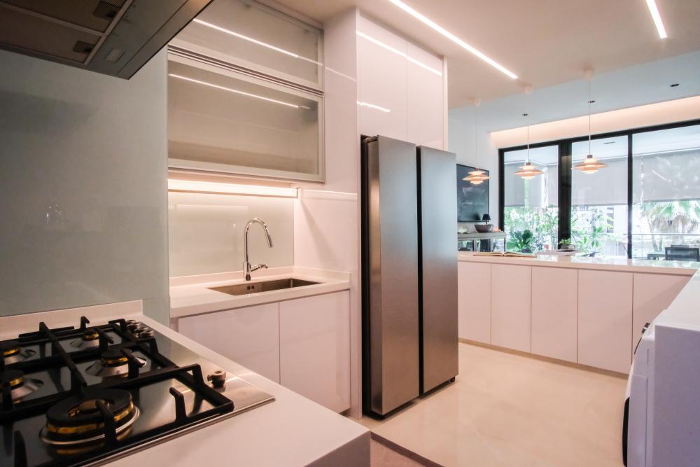 Modern Kitchen with Countertop and Drop Ceiling
