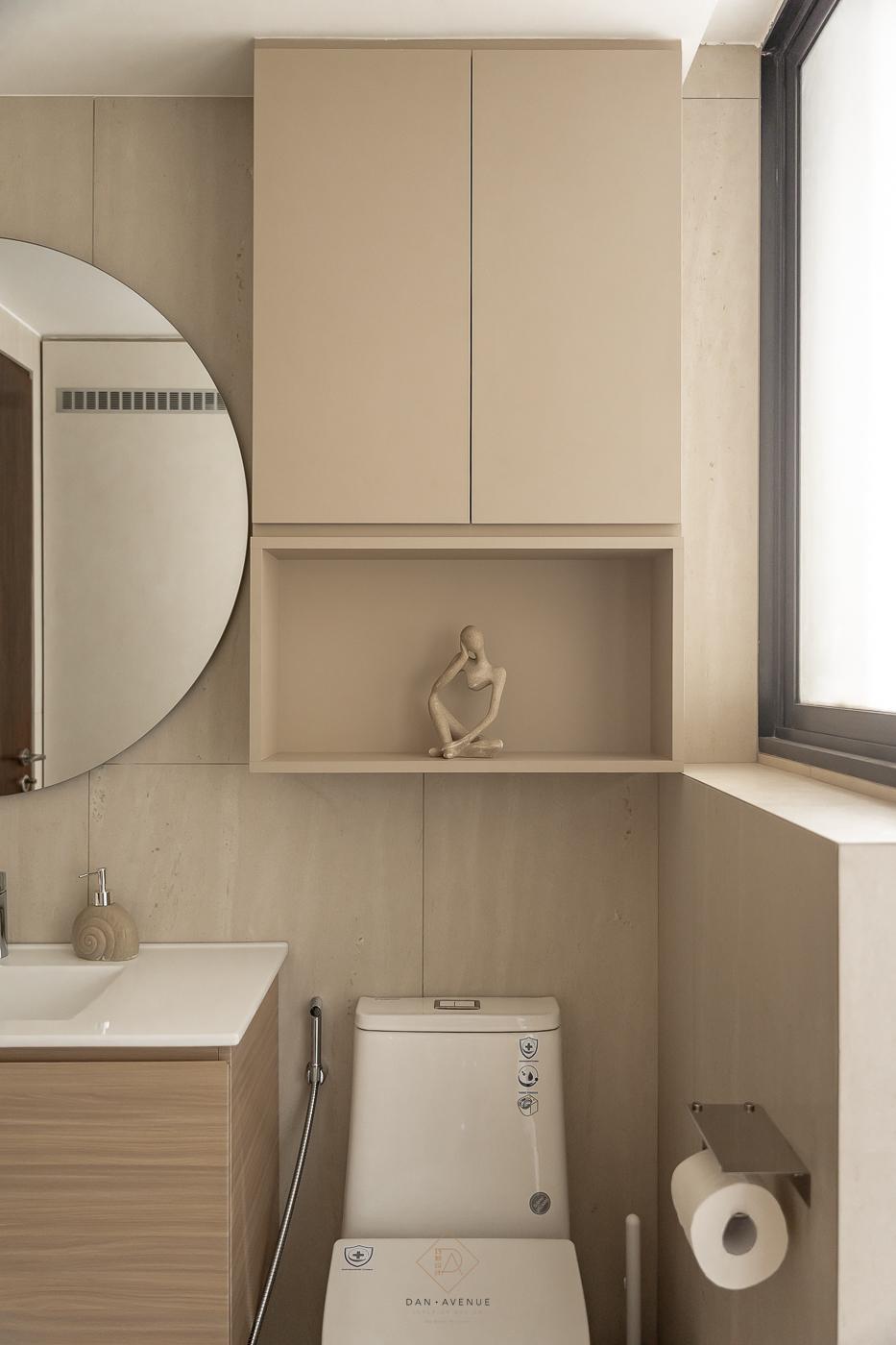 Scandinavian Bathroom with Homogeneous Tiles and Tiles